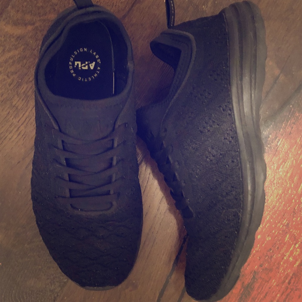 Women’s Lululemon APL training shoes sz 8 ex cond!